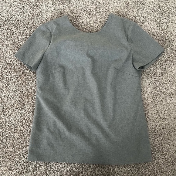 {Banana Republic} Grey Bow Back Short Sleeve Top - Picture 2 of 6